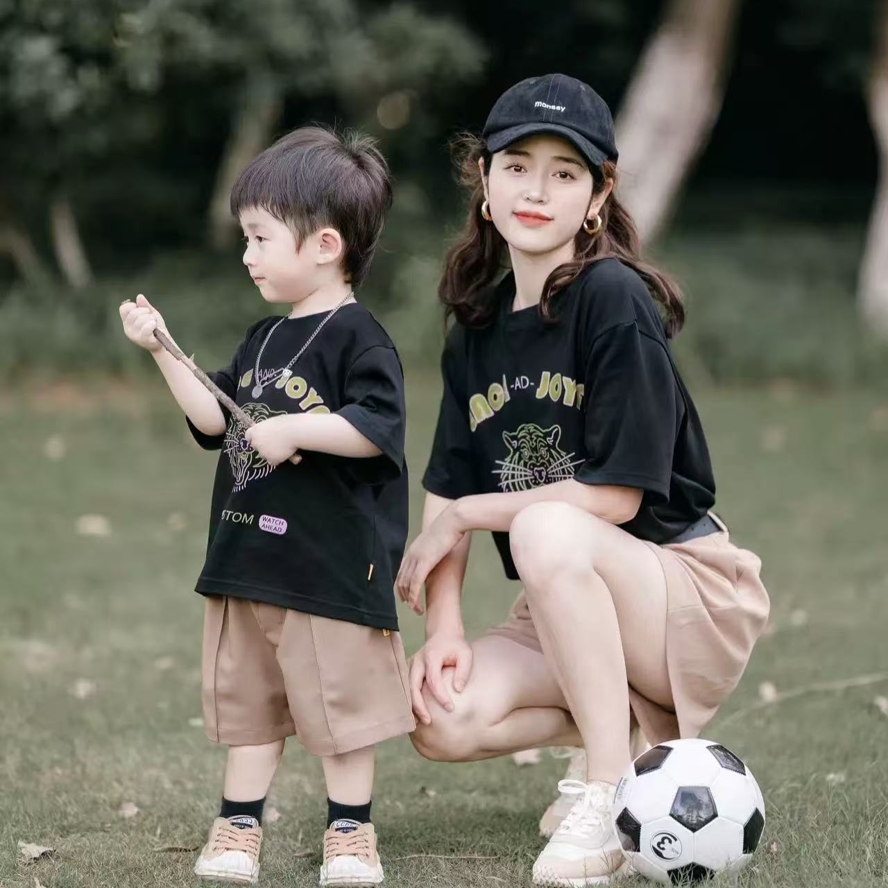 親子ペアルック 洗練デザイン リラックス ファミリーTシャツ